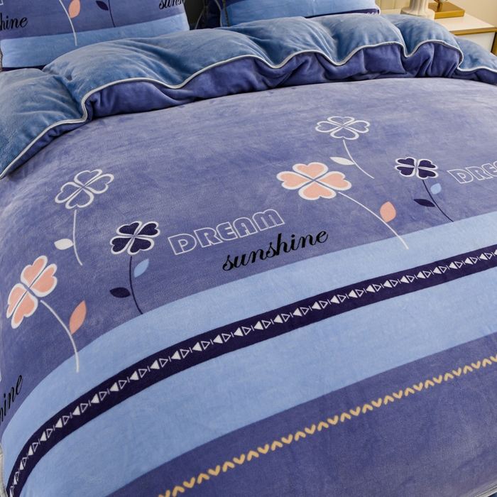 91家纺网 家纺一手货源 找家纺 沐妍家纺 2025新款8斤加厚保暖金貂绒牛奶绒印花四件套 四叶草