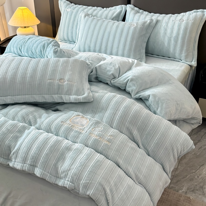 91家纺网 家纺一手货源 找家纺 保罗圣迪奥 2025新款230克牛奶绒四件套-布兰卡 浅蓝色