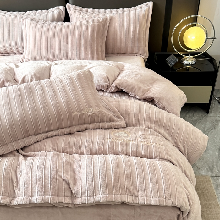 91家纺网 家纺一手货源 找家纺 保罗圣迪奥 2025新款230克牛奶绒四件套-布兰卡 布兰卡-卡其