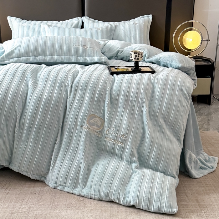 91家纺网 家纺一手货源 找家纺 保罗圣迪奥 2025新款230克牛奶绒四件套-布兰卡 浅蓝色