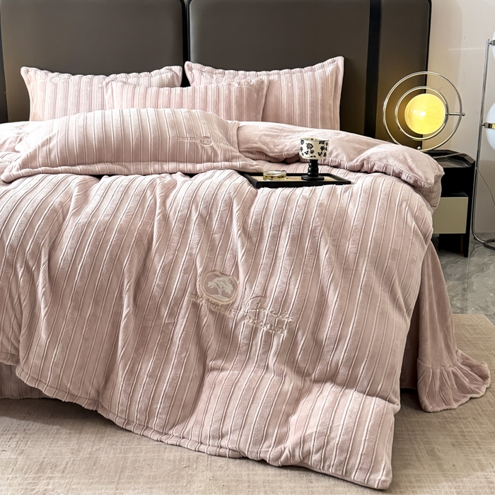 91家纺网 家纺一手货源 找家纺 保罗圣迪奥 2025新款230克牛奶绒四件套-布兰卡 布兰卡-卡其