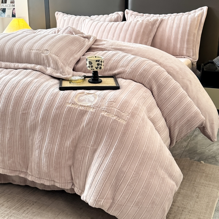 91家纺网 家纺一手货源 找家纺 保罗圣迪奥 2025新款230克牛奶绒四件套-布兰卡 布兰卡-卡其