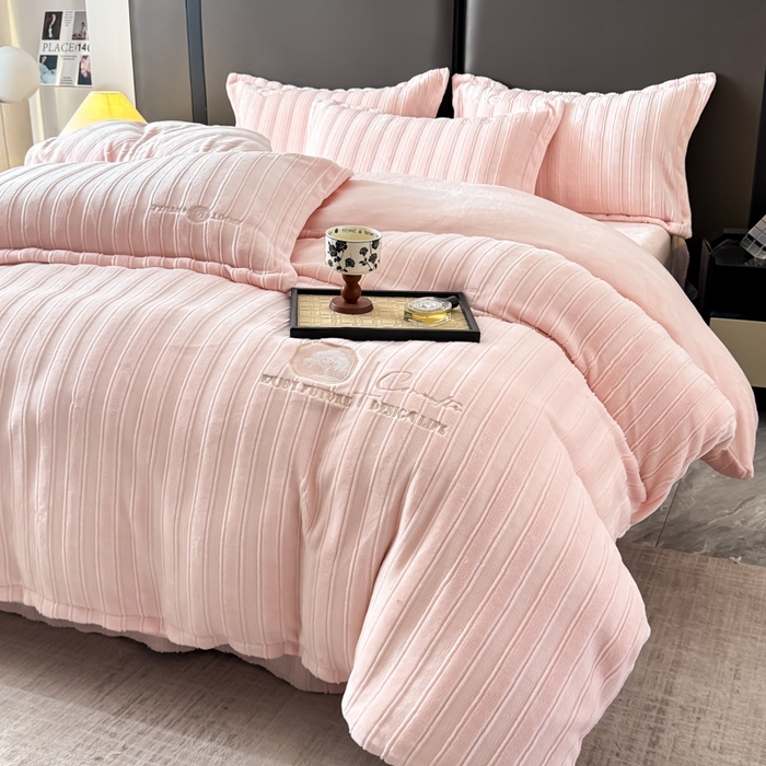 91家纺网 家纺一手货源 找家纺 保罗圣迪奥 2025新款230克牛奶绒四件套-布兰卡 布兰卡-浅粉色