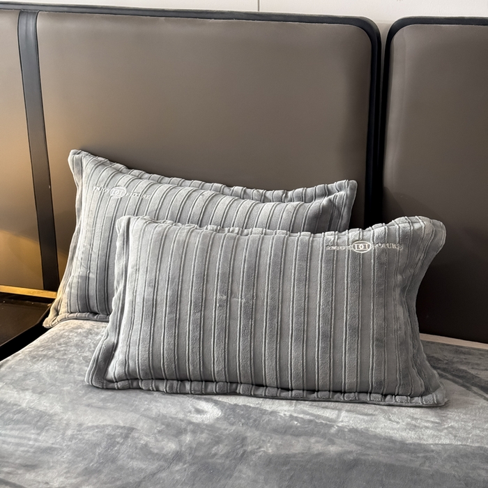 91家纺网 家纺一手货源 找家纺 保罗圣迪奥 2025新款230克牛奶绒四件套-布兰卡 深灰色