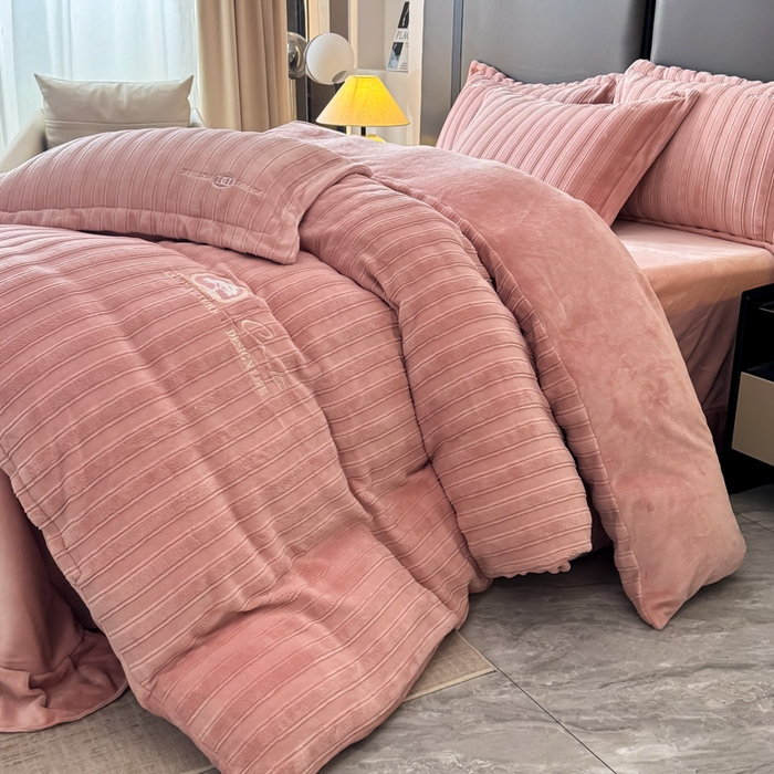 91家纺网 家纺一手货源 找家纺 保罗圣迪奥 2025新款230克牛奶绒四件套-布兰卡 布兰卡-豆沙色