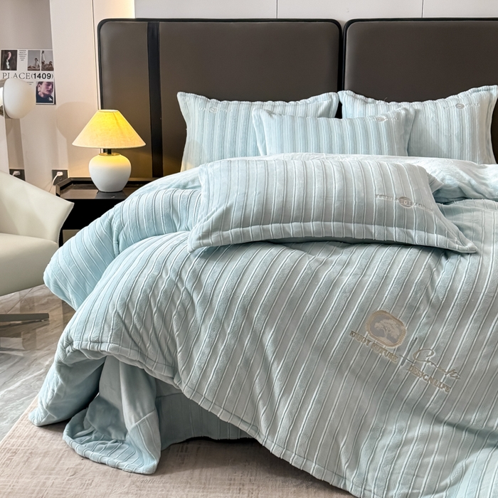 91家纺网 家纺一手货源 找家纺 保罗圣迪奥 2025新款230克牛奶绒四件套-布兰卡 浅蓝色