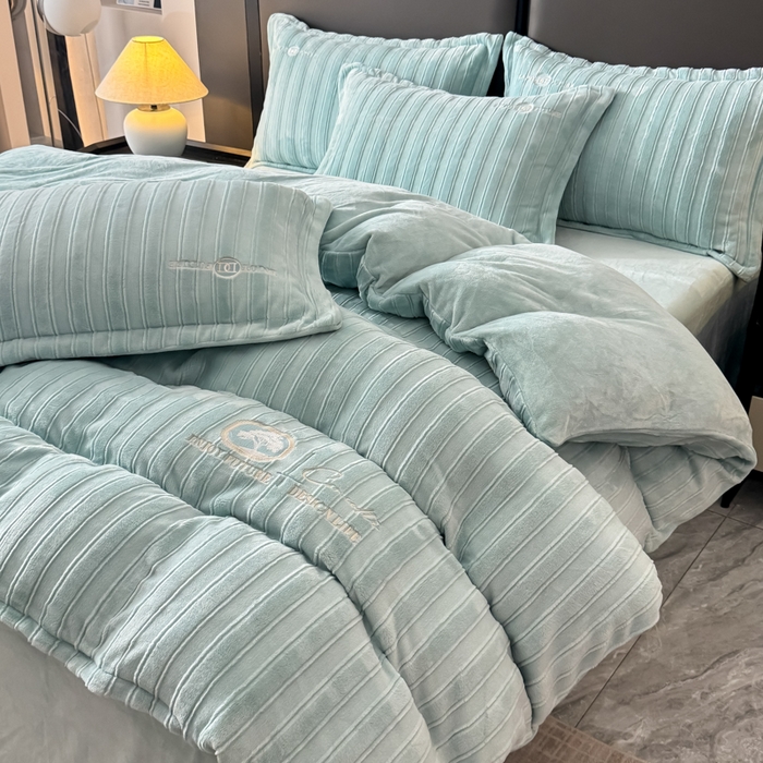 91家纺网 家纺一手货源 找家纺 保罗圣迪奥 2025新款230克牛奶绒四件套-布兰卡 布兰卡-蓝色