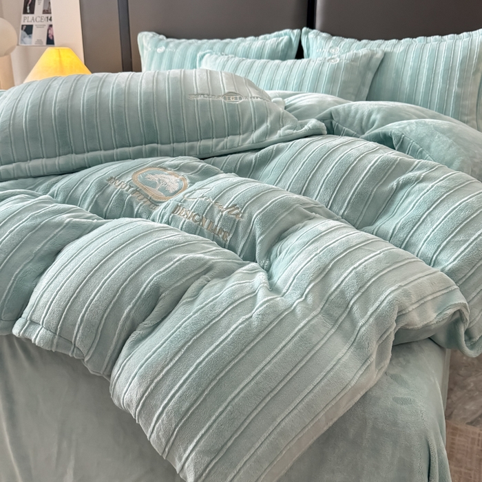 91家纺网 家纺一手货源 找家纺 保罗圣迪奥 2025新款230克牛奶绒四件套-布兰卡 布兰卡-蓝色