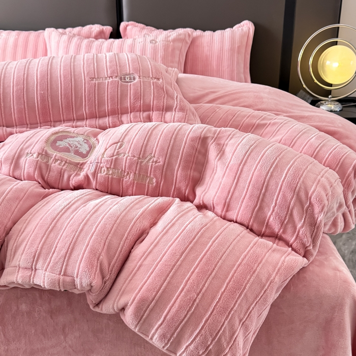 91家纺网 家纺一手货源 找家纺 保罗圣迪奥 2025新款230克牛奶绒四件套-布兰卡 深粉色