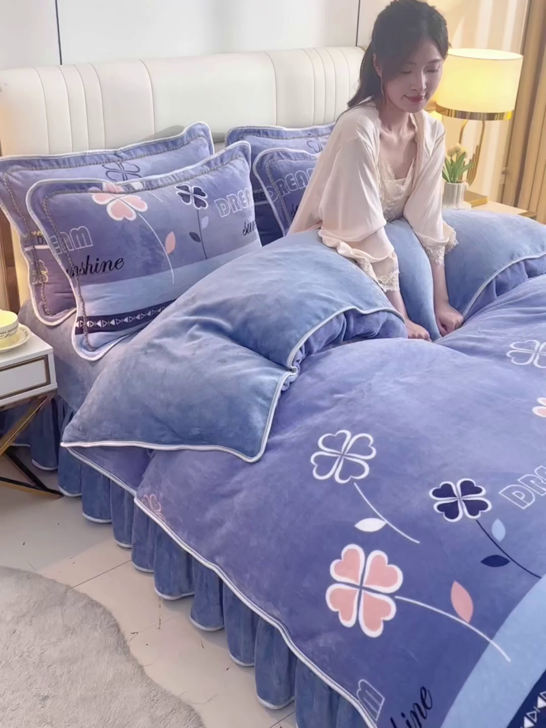 91家纺网 家纺一手货源 找家纺 沐妍家纺 2025新款8斤加厚保暖金貂绒牛奶绒印花四件套 四叶草