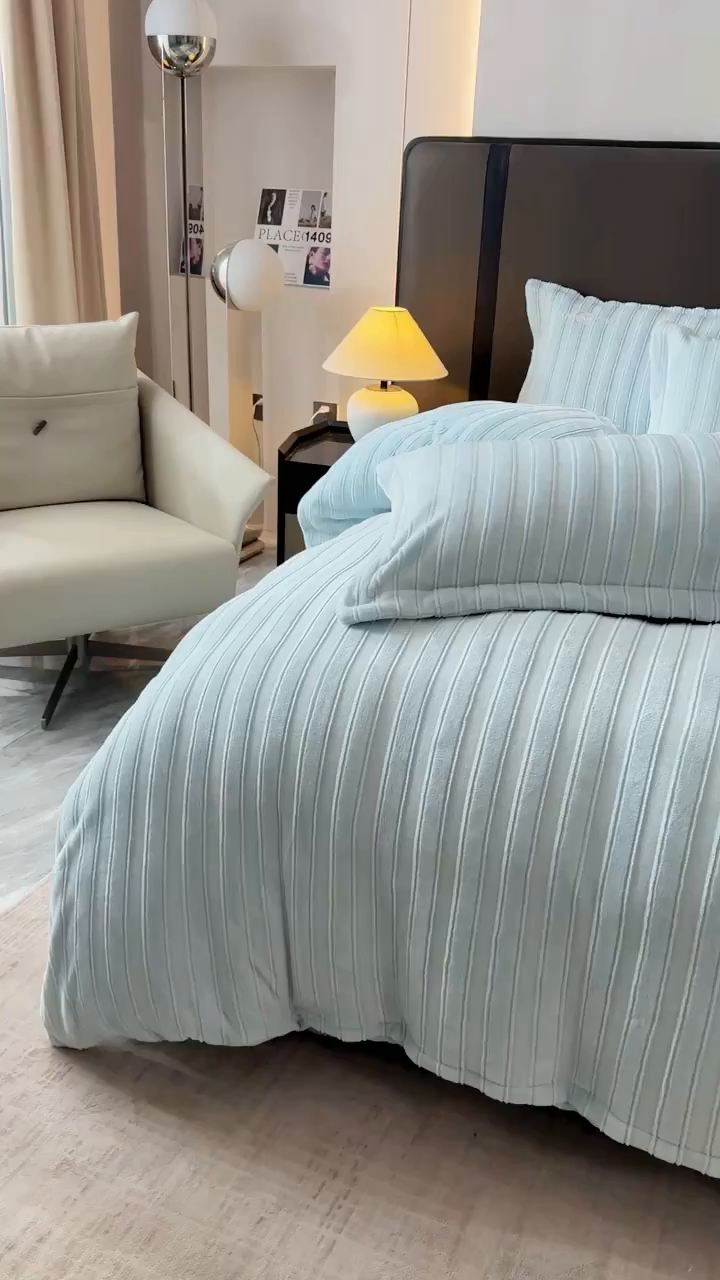 91家纺网 家纺一手货源 找家纺 保罗圣迪奥 2025新款230克牛奶绒四件套-布兰卡 浅蓝色