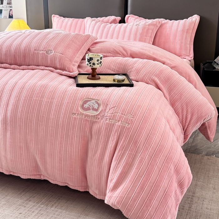 91家纺网 家纺一手货源 找家纺 保罗圣迪奥 2025新款230克牛奶绒四件套-布兰卡 深粉色