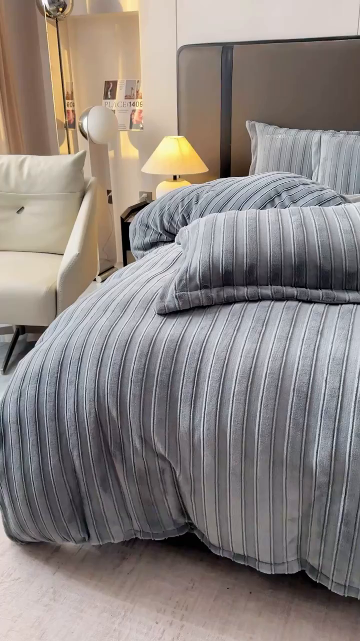 91家纺网 家纺一手货源 找家纺 保罗圣迪奥 2025新款230克牛奶绒四件套-布兰卡 深灰色