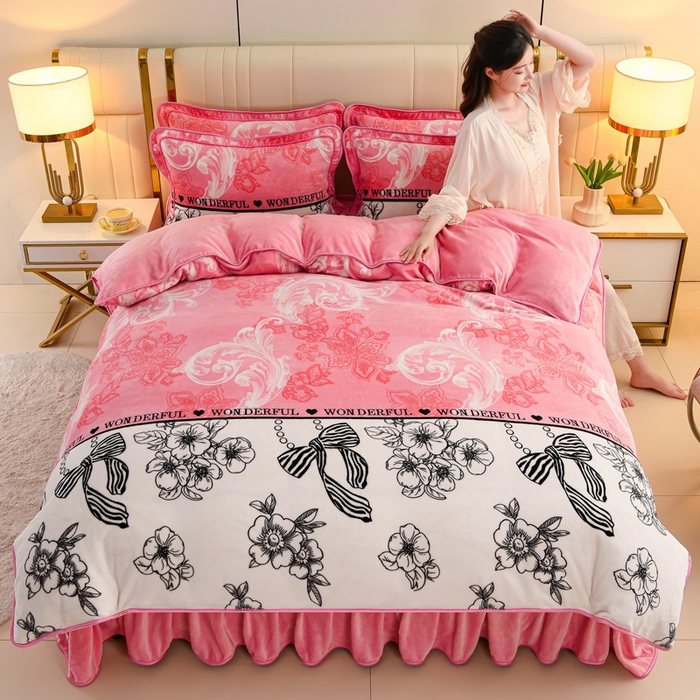 91家纺网 家纺一手货源 找家纺 沐妍家纺 2025新款8斤加厚保暖金貂绒牛奶绒印花四件套 优雅恋人