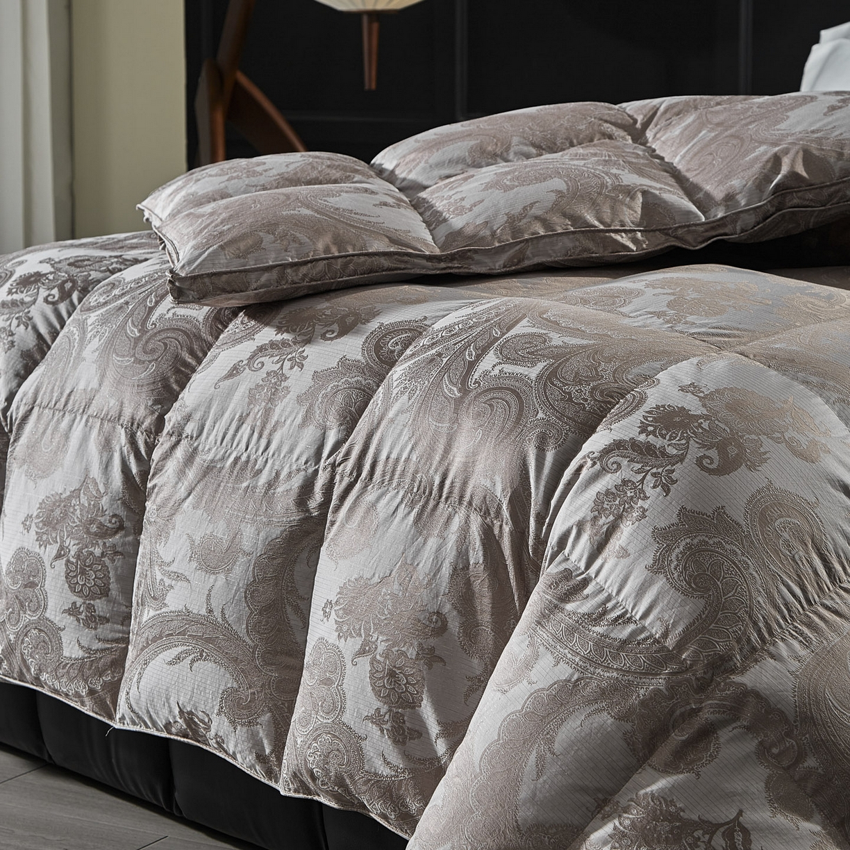 91家纺网 家纺一手货源 找家纺 暖羽屋羽绒馆 2025新款95鹅绒被180s大提花 带质检 婚庆双人羽绒被芯 2米羽绒被子 D浮云 咖灰