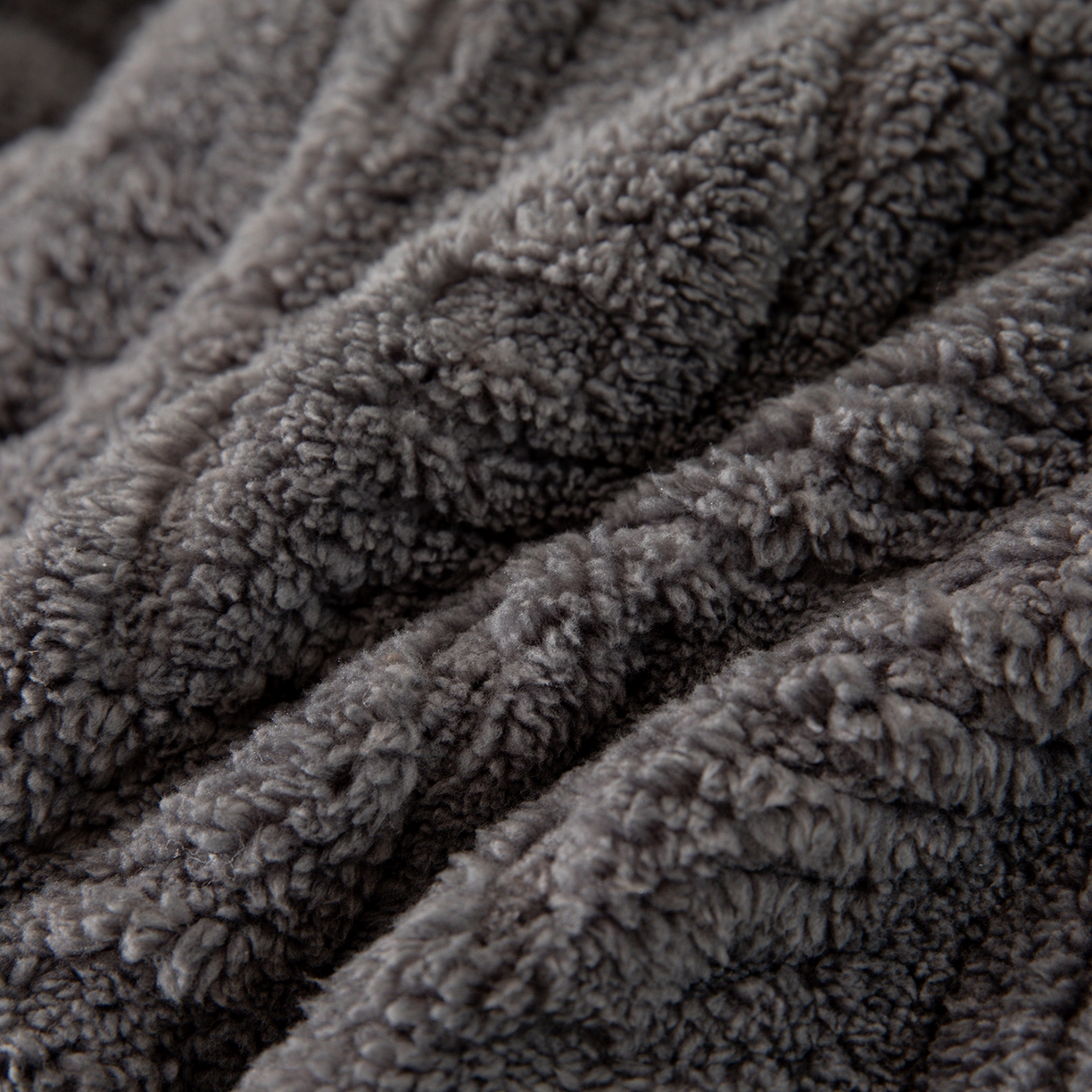 91家纺网 家纺一手货源 找家纺 牛魔王家居 2025新款加厚保暖羊羔绒冬被被子舒棉绒提花塔芙绒外贸跨境专供 暖冬系列-炭灰