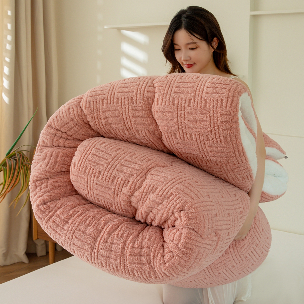 91家纺网 家纺一手货源 找家纺 （总）牛魔王家居 2025新款加厚保暖羊羔绒冬被被子舒棉绒提花塔芙绒外贸跨境专供