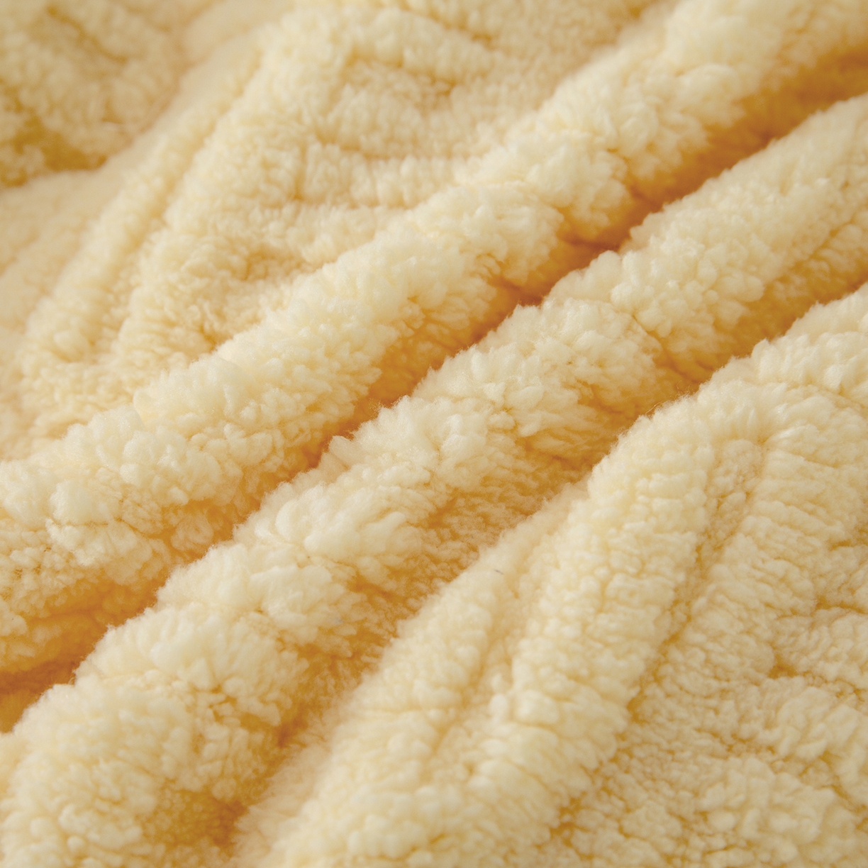 91家纺网 家纺一手货源 找家纺 牛魔王家居 2025新款加厚保暖羊羔绒冬被被子舒棉绒提花塔芙绒外贸跨境专供 暖冬系列-米黄