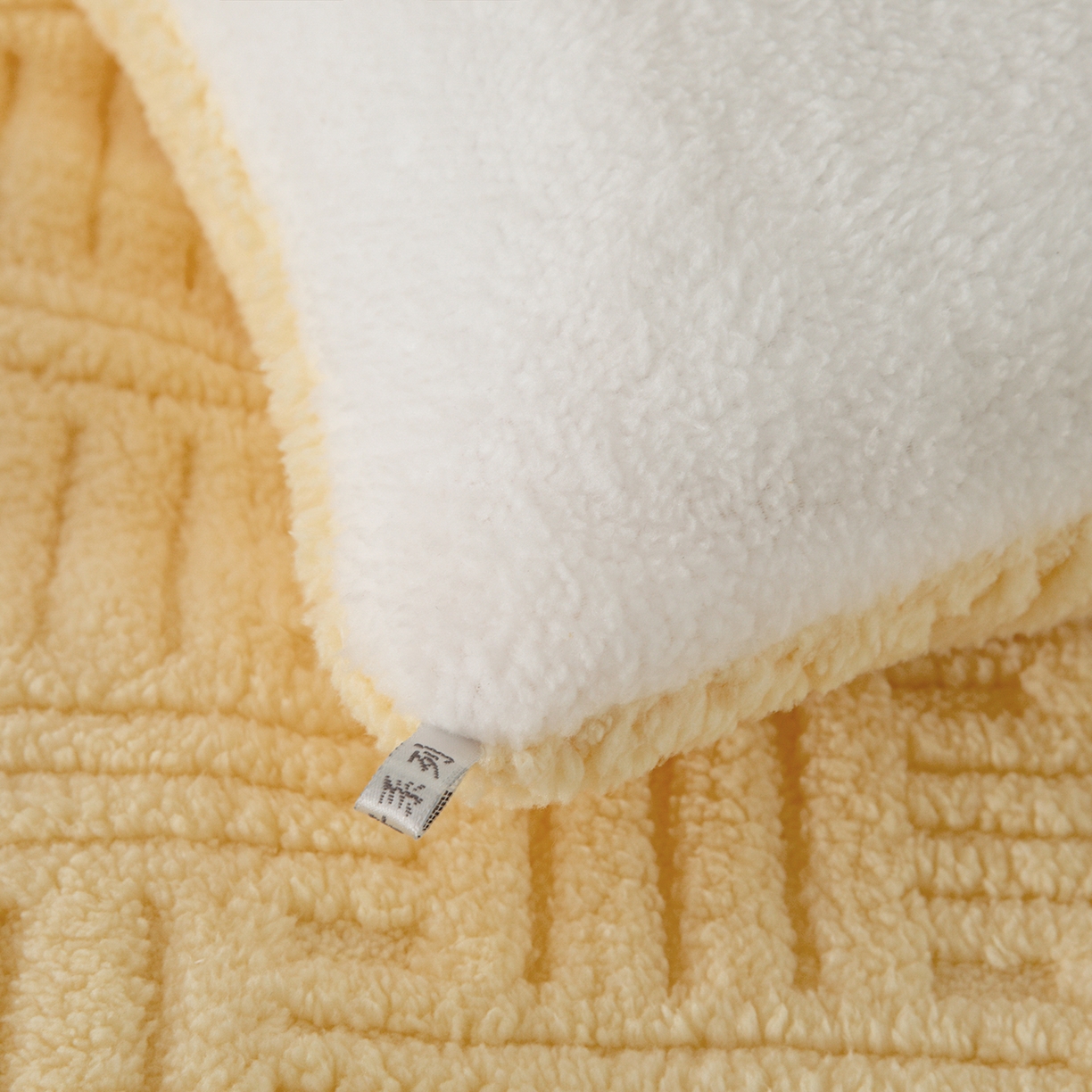 91家纺网 家纺一手货源 找家纺 牛魔王家居 2025新款加厚保暖羊羔绒冬被被子舒棉绒提花塔芙绒外贸跨境专供 暖冬系列-米黄