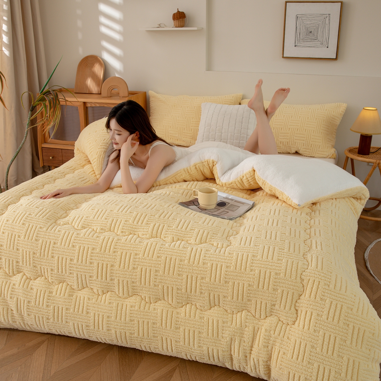 91家纺网 家纺一手货源 找家纺 牛魔王家居 2025新款加厚保暖羊羔绒冬被被子舒棉绒提花塔芙绒外贸跨境专供 暖冬系列-米黄