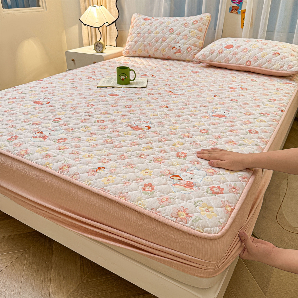 91家纺网 家纺一手货源 找家纺 （总）雯豆家纺 2025新款复古风皱皱棉印花夹棉床笠三件套加厚床垫保护套