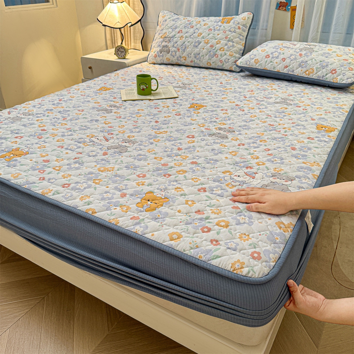 91家纺网 家纺一手货源 找家纺 （总）雯豆家纺 2025新款复古风皱皱棉印花夹棉床笠三件套加厚床垫保护套