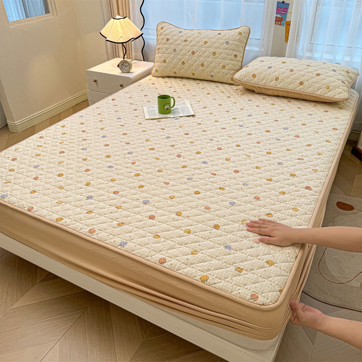 91家纺网 家纺一手货源 找家纺 雯豆家纺 2025新款复古风皱皱棉印花夹棉床笠三件套加厚床垫保护套 小南瓜