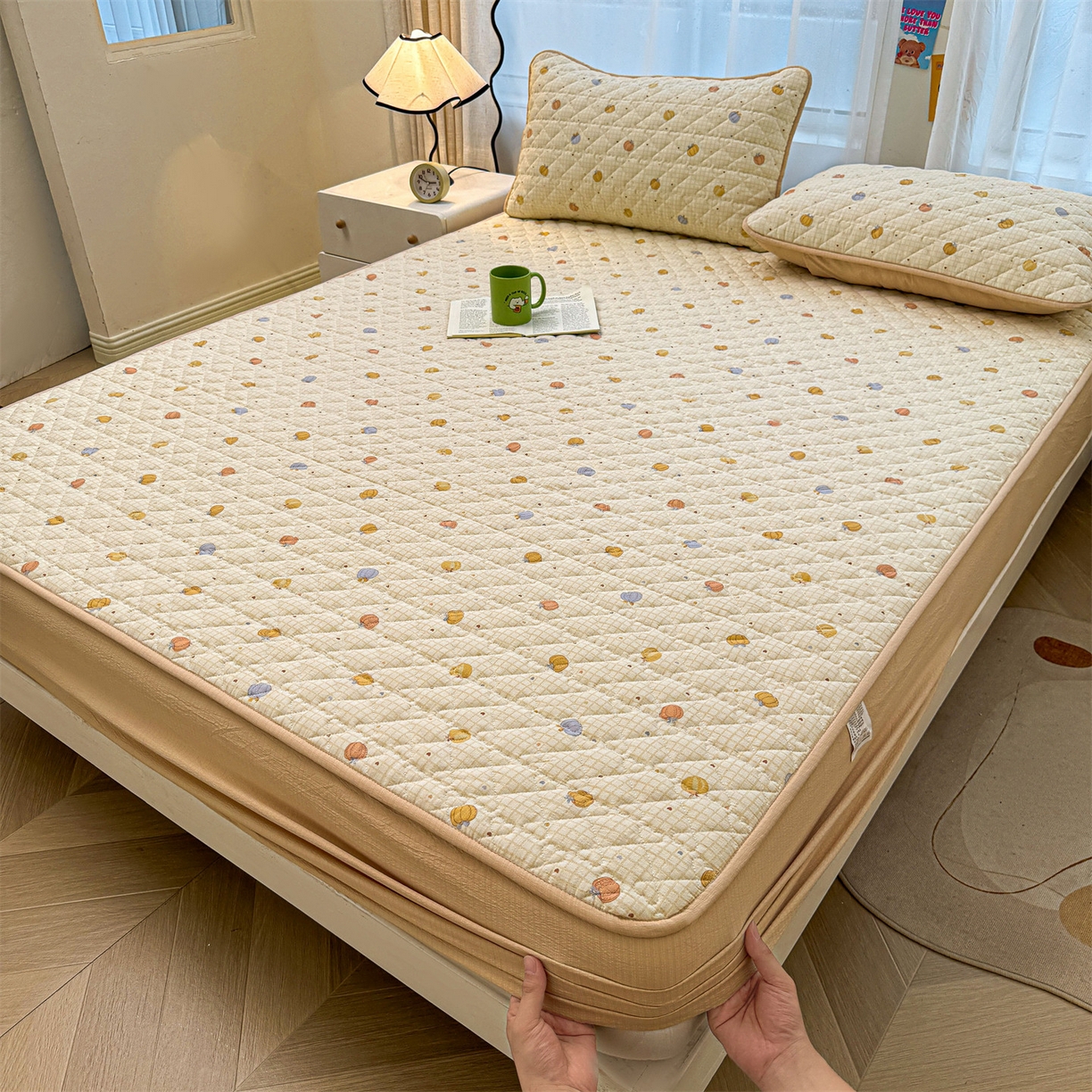 91家纺网 家纺一手货源 找家纺 雯豆家纺 2025新款复古风皱皱棉印花夹棉床笠三件套加厚床垫保护套 小南瓜