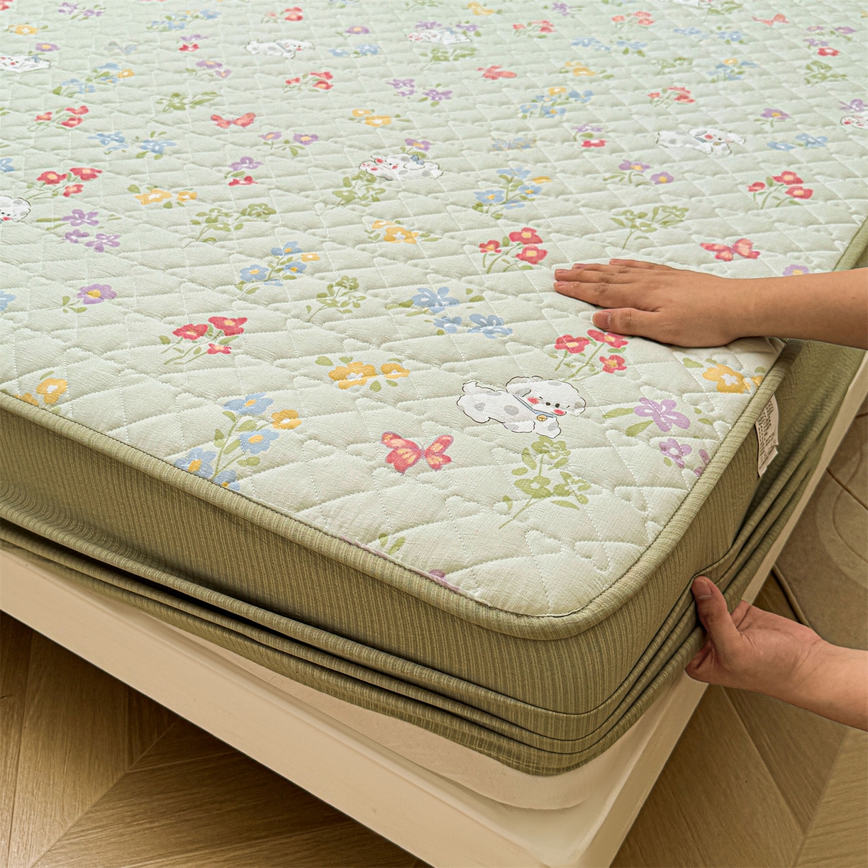 91家纺网 家纺一手货源 找家纺 雯豆家纺 2025新款复古风皱皱棉印花夹棉床笠三件套加厚床垫保护套 春日小狗