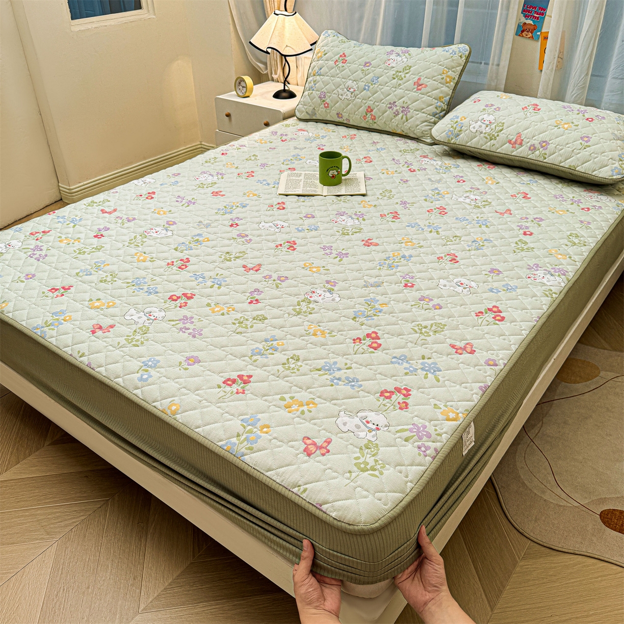 91家纺网 家纺一手货源 找家纺 雯豆家纺 2025新款复古风皱皱棉印花夹棉床笠三件套加厚床垫保护套 春日小狗