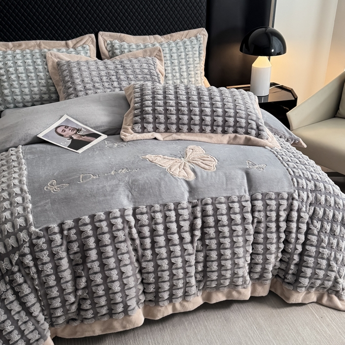 91家纺网 家纺一手货源 找家纺 保罗圣迪奥 2025新款350克剪花牛奶绒四件套-三拼角蝴蝶 三拼角蝴蝶-深灰