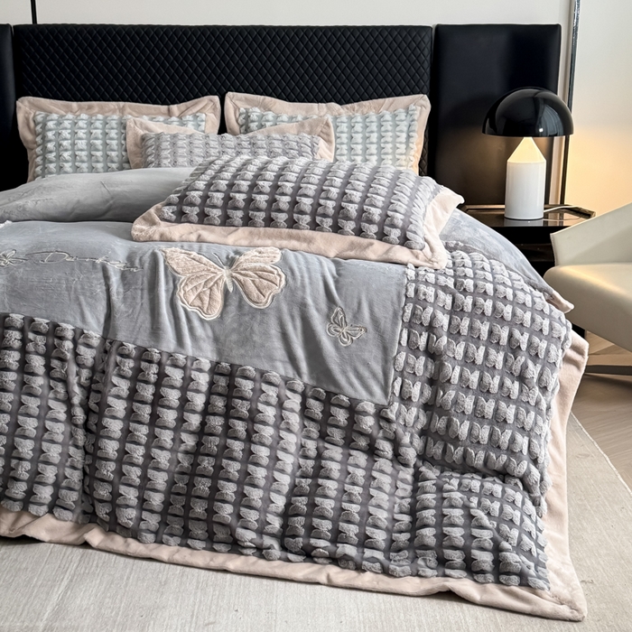 91家纺网 家纺一手货源 找家纺 保罗圣迪奥 2025新款350克剪花牛奶绒四件套-三拼角蝴蝶 三拼角蝴蝶-深灰