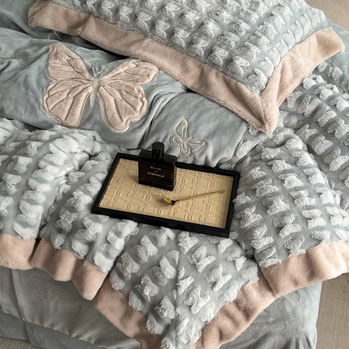 91家纺网 家纺一手货源 找家纺 保罗圣迪奥 2025新款350克剪花牛奶绒四件套-三拼角蝴蝶 三拼角蝴蝶-深绿