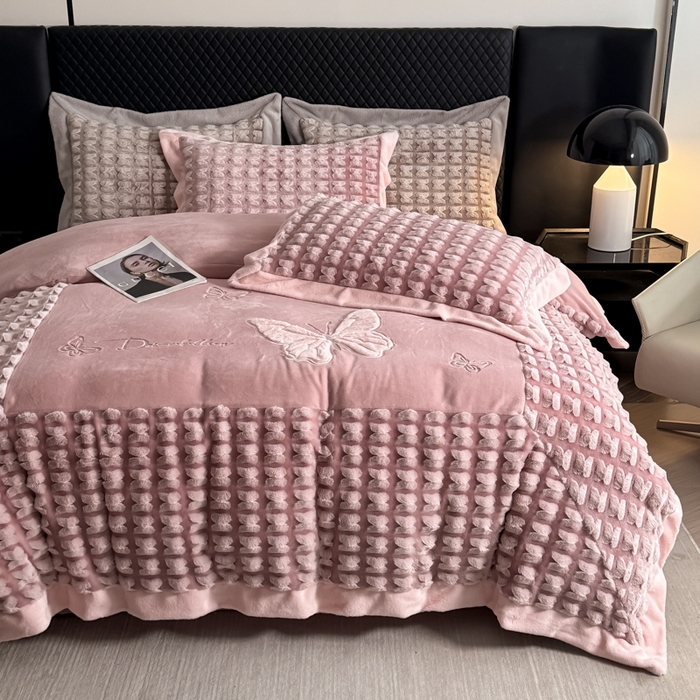 91家纺网 家纺一手货源 找家纺 保罗圣迪奥 2025新款350克剪花牛奶绒四件套-三拼角蝴蝶 三拼角蝴蝶-粉色