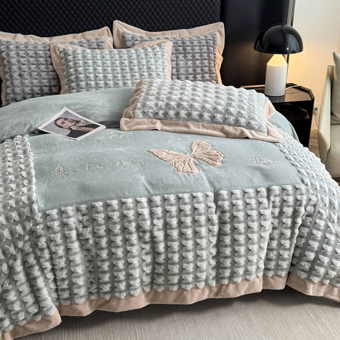 91家纺网 家纺一手货源 找家纺 保罗圣迪奥 2025新款350克剪花牛奶绒四件套-三拼角蝴蝶 三拼角蝴蝶-深绿