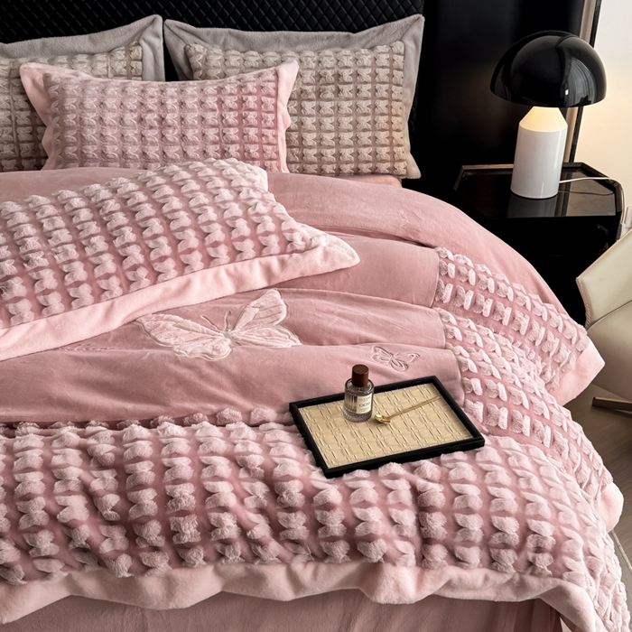保罗圣迪奥 2025新款350克剪花牛奶绒四件套-三拼角蝴蝶 三拼角蝴蝶-粉色