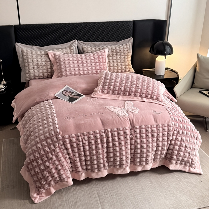 91家纺网 家纺一手货源 找家纺 保罗圣迪奥 2025新款350克剪花牛奶绒四件套-三拼角蝴蝶 三拼角蝴蝶-粉色