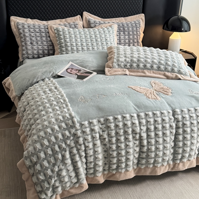 91家纺网 家纺一手货源 找家纺 保罗圣迪奥 2025新款350克剪花牛奶绒四件套-三拼角蝴蝶 三拼角蝴蝶-深绿