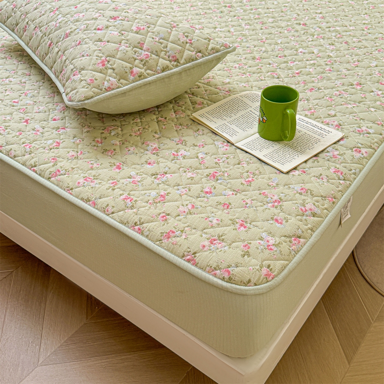 91家纺网 家纺一手货源 找家纺 雯豆家纺 2025新款复古风皱皱棉印花夹棉床笠三件套加厚床垫保护套 初夏