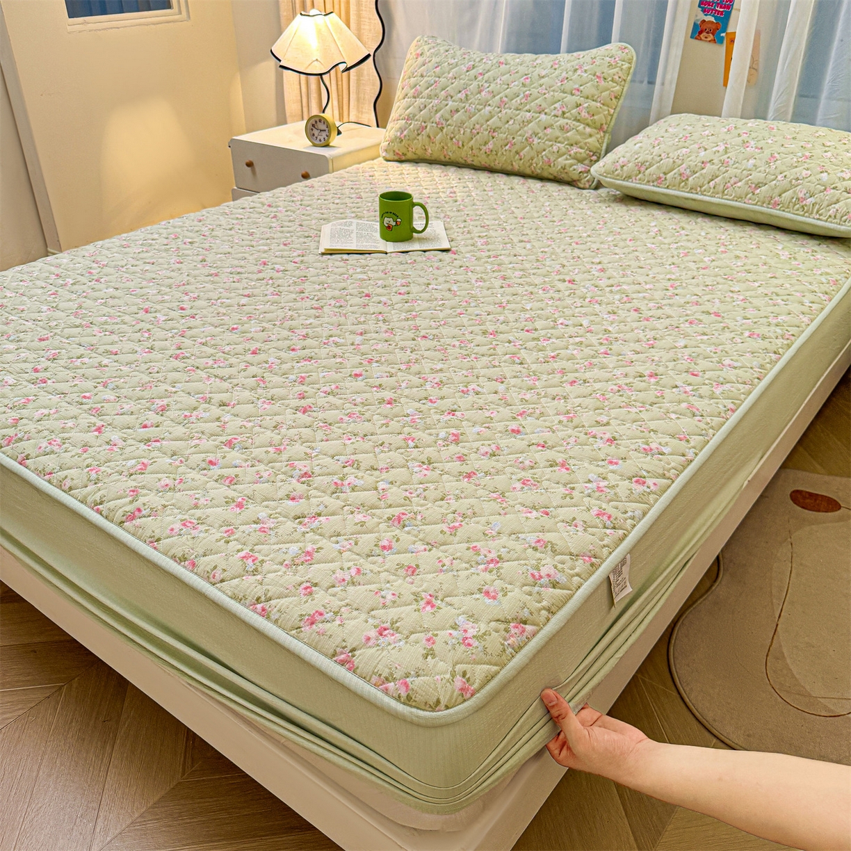 91家纺网 家纺一手货源 找家纺 雯豆家纺 2025新款复古风皱皱棉印花夹棉床笠三件套加厚床垫保护套 初夏