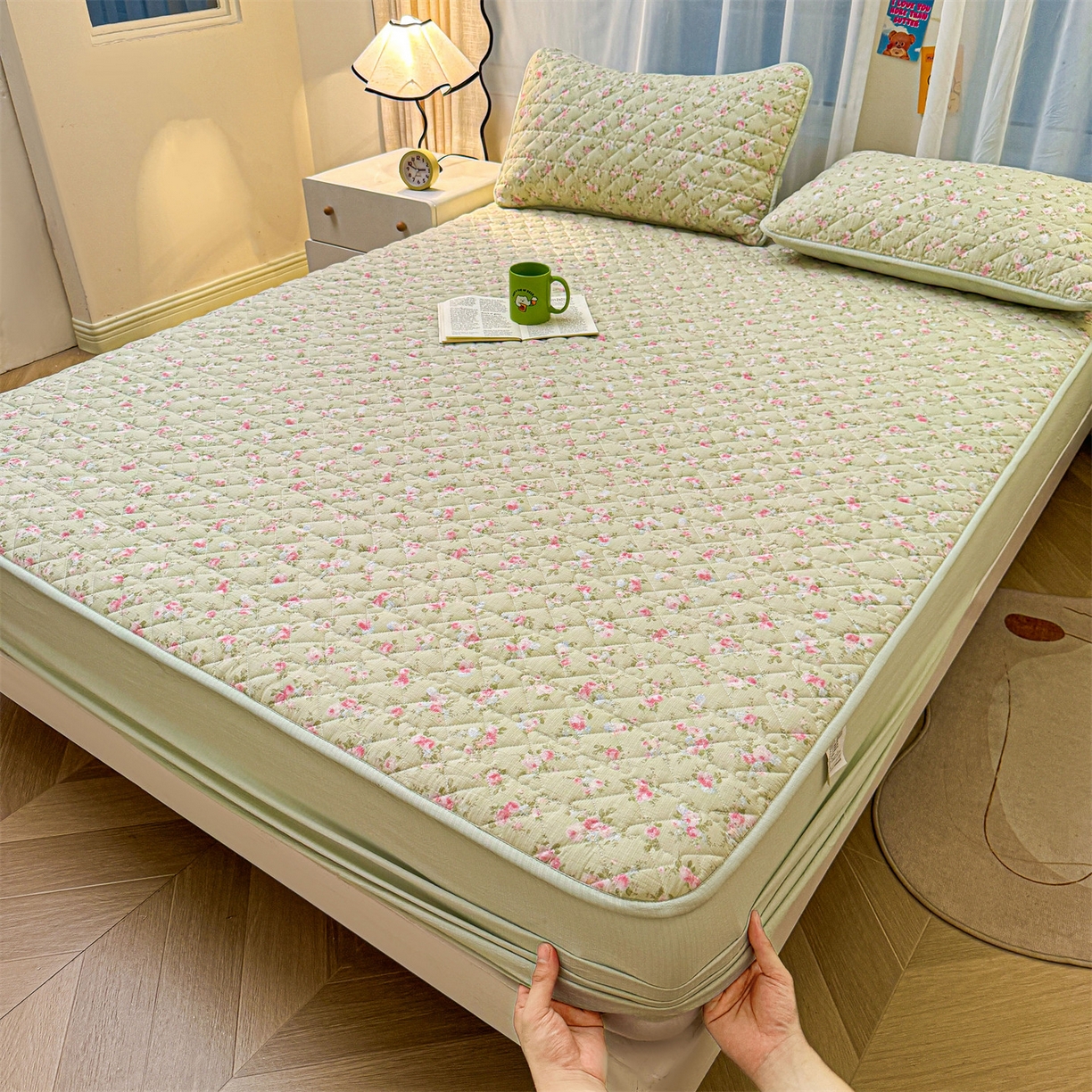 91家纺网 家纺一手货源 找家纺 雯豆家纺 2025新款复古风皱皱棉印花夹棉床笠三件套加厚床垫保护套 初夏