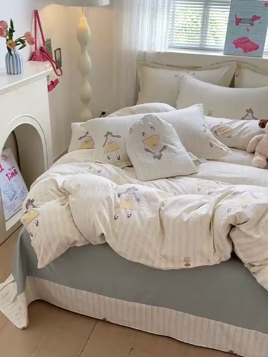 91家纺网 家纺一手货源 找家纺 梦莱斯 2025新款韩国小布袋古法云感棉四件套 条纹女孩