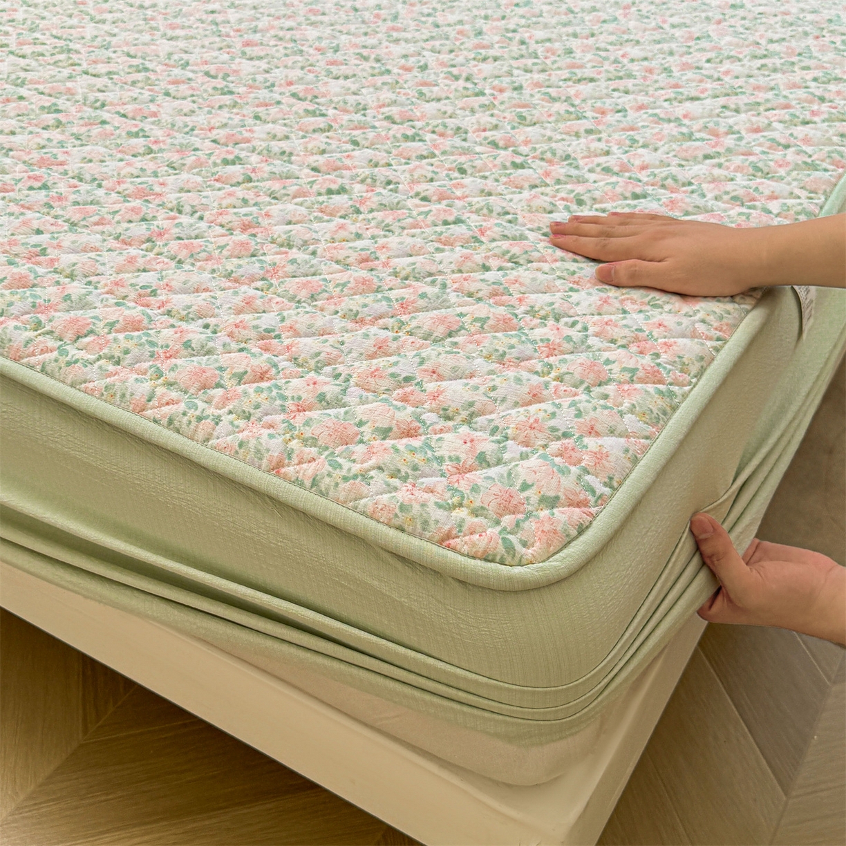 91家纺网 家纺一手货源 找家纺 雯豆家纺 2025新款复古风皱皱棉印花夹棉床笠三件套加厚床垫保护套 爱尔蓝