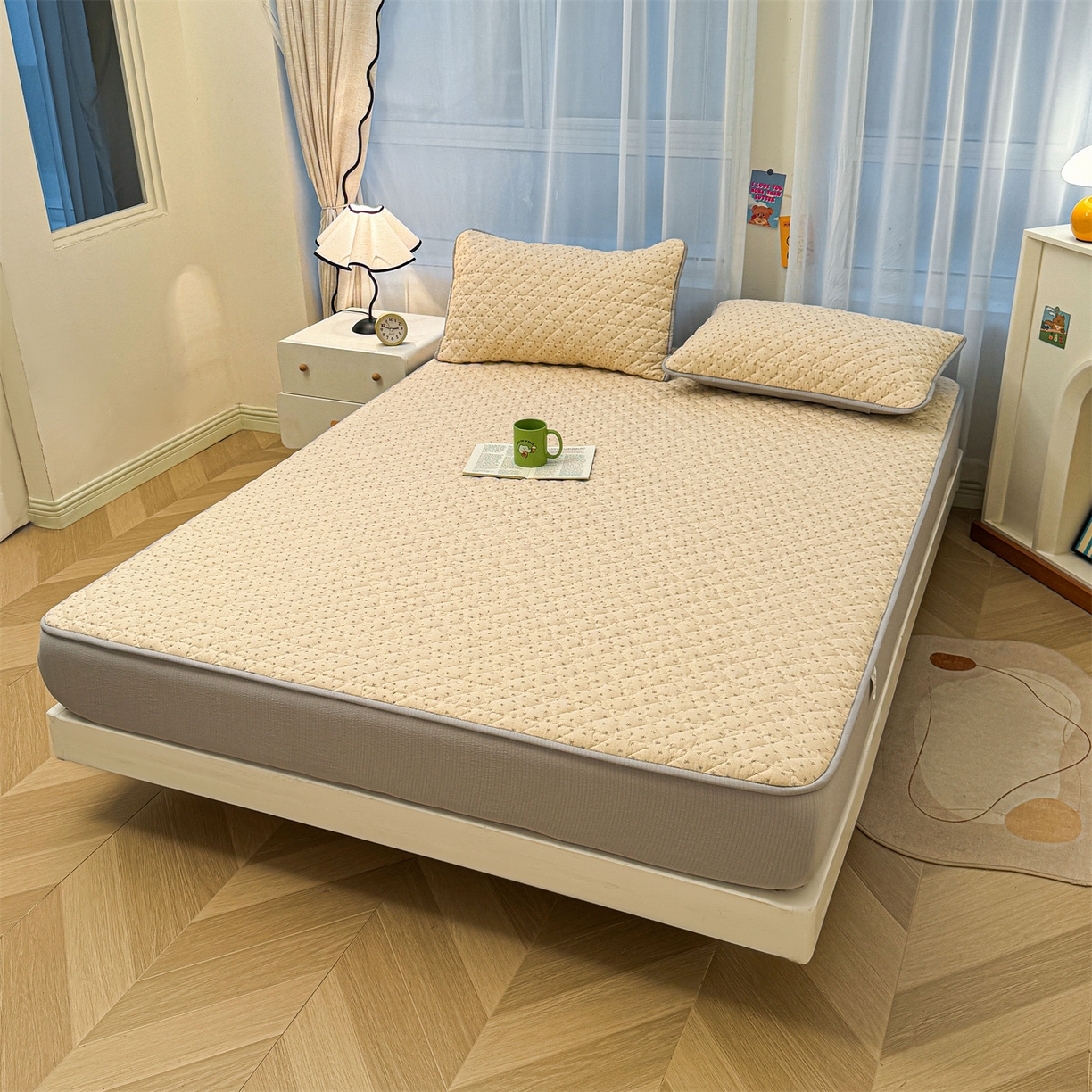 91家纺网 家纺一手货源 找家纺 雯豆家纺 2025新款复古风皱皱棉印花夹棉床笠三件套加厚床垫保护套 初心