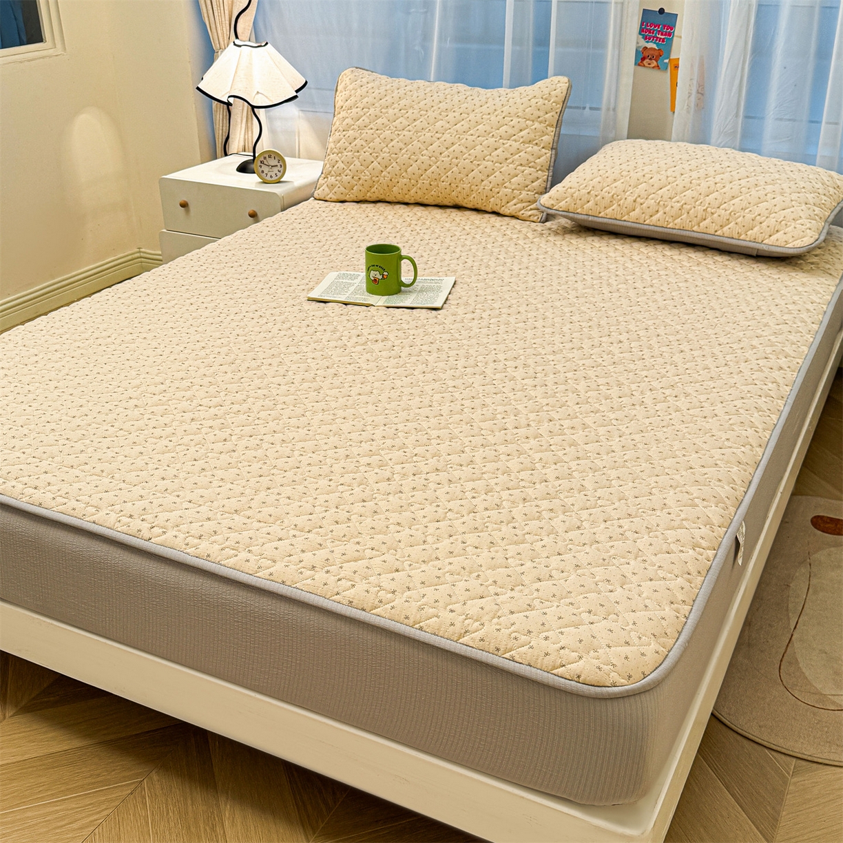 91家纺网 家纺一手货源 找家纺 雯豆家纺 2025新款复古风皱皱棉印花夹棉床笠三件套加厚床垫保护套 初心