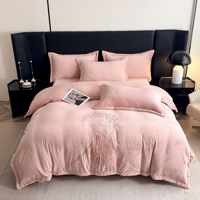 91家纺网 家纺一手货源 找家纺 （总）保罗圣迪奥 2025新款230克全消光牛奶绒四件套-沐夏