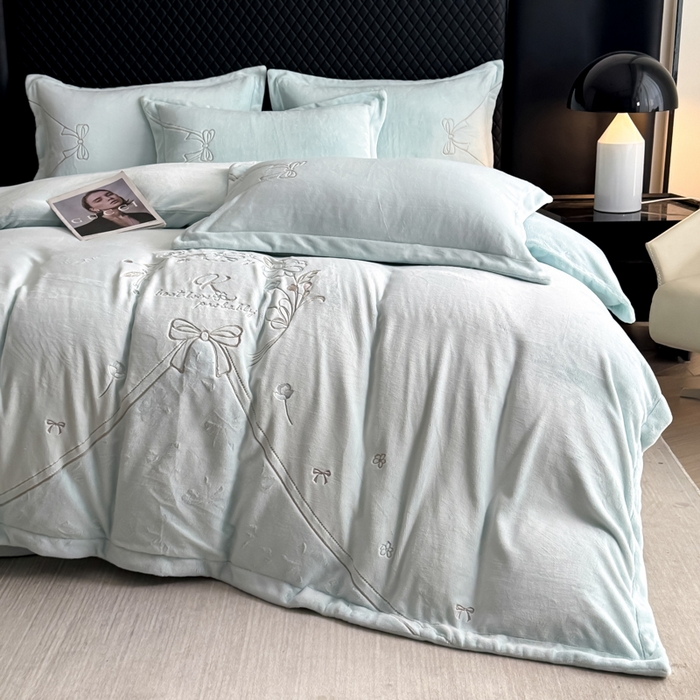 91家纺网 家纺一手货源 找家纺 保罗圣迪奥 2025新款230克全消光牛奶绒四件套-沐夏 沐夏-蓝色