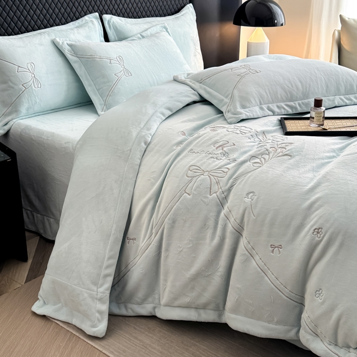 91家纺网 家纺一手货源 找家纺 保罗圣迪奥 2025新款230克全消光牛奶绒四件套-沐夏 沐夏-蓝色