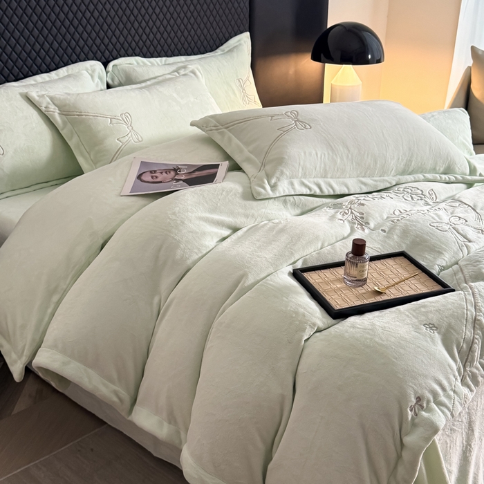 91家纺网 家纺一手货源 找家纺 保罗圣迪奥 2025新款230克全消光牛奶绒四件套-沐夏 沐夏-绿色