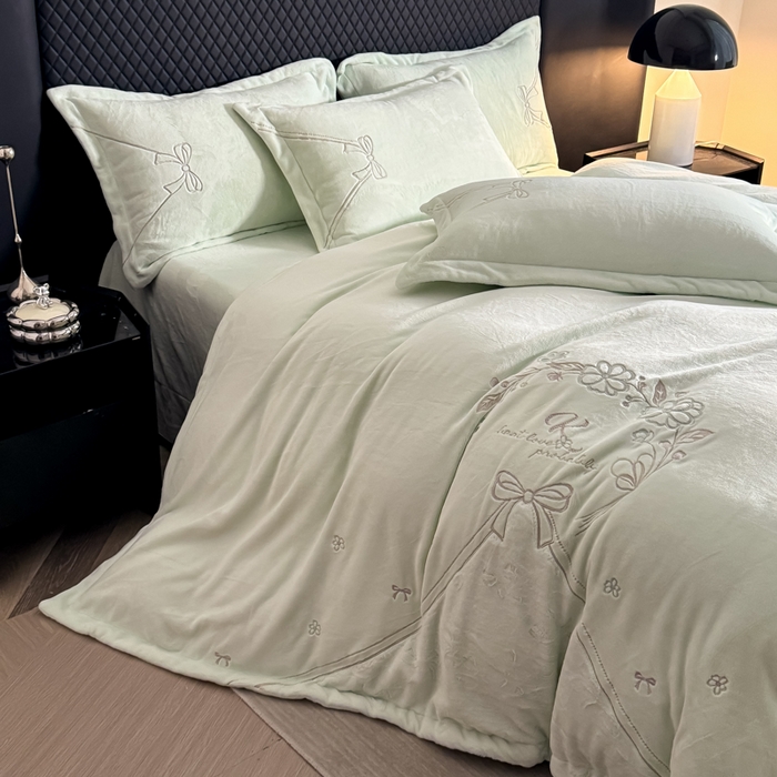 91家纺网 家纺一手货源 找家纺 保罗圣迪奥 2025新款230克全消光牛奶绒四件套-沐夏 沐夏-绿色